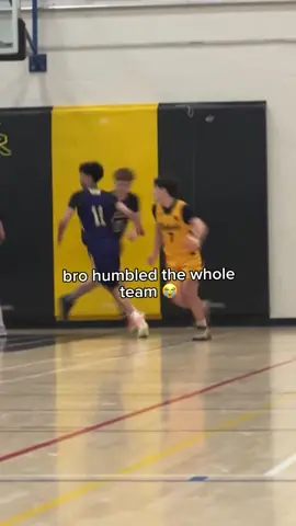 Got em back🙌 @kenneth🕷️ #playmaker #basketball 