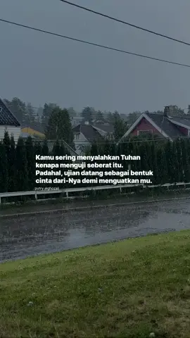 Kamu sering menyalahkan Tuhan  kenapa menguji seberat itu.  Padahal, ujian datang sebagai bentuk  cinta dari-Nya demi menguatkan mu. . . . . . . . . . #kutipankata #katakatabijak #tulisan #repost #pesanpadahati #islamicreminder #selfreminder #santriindonesia  #arabicquotes #kutipan #feedsinstagram #jomblofisabilillah #menikahbahagia #putrijulita #putry #cintadalamdiam #quotesindonesia #malamahad #singlelillah #cintadalamdiam 