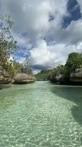 Semua tentang Toran adalah tempat paling indah di kota Fakfak, lelah seakan terbayarkan dengan keindahan alamnya #fyp #toran #toranbeach #fakfak #papuabarat #fakfakpapuabarat #papua #nature #aesthetic #alam #vacation #holiday #beach #beachvibes #beachaesthetic #viral #viraltiktok #toranbeachkaras #indonesia 