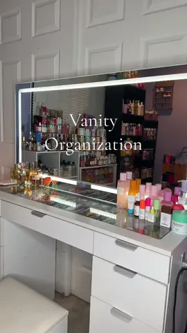 absolutely loving theys vanity organizers i found on tiktok shop😮‍💨😮‍💨 #tiktokshop #vanity #makeupvanity #vanityorganization #vanityorganizing #makeup #makeuporganization #SelfCare #tiktokshop #tiktokshopfinds #tiktokshopmusthaves #fyp 