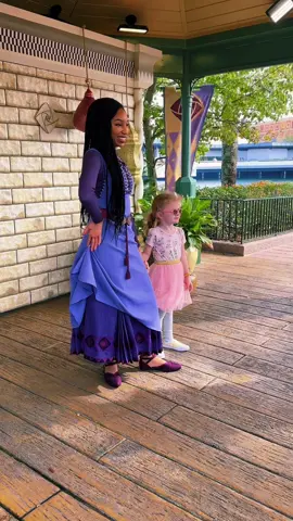 Meeting Asha from Disney’s Wish movie at EPCOT! ⭐️ #tropical_nerds #asha #wish #disney #wishmovie #wishasha #epcot #disneycharacters #disneycharacter #disneymeetandgreet #meetandgreet #waltdisneyworld #disneyworld #disneylife #cute #disneytiktok #disneytok #wdw #disneyparks #epcotfestivalofthearts 