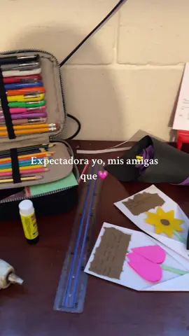 Yo se que todavía falta para en 14 de febrero pero prefiero hacerlo ágora porque liego ando con la prisa😭 #flowers #fypシ #regalos #14defebrero #amistad 