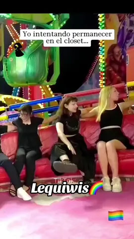 Yo intentando permanecer en el closet… 😅😅😅 #lesbiansoftiktok #wlwcouple #wlw #novias #lgbtq🏳️‍🌈 #lesbiancouple #foryoupage #lgbt🌈 #n5 #loveislove🏳️‍🌈 #lesbianlove #gledit #girlslikegirls #viral #peru🇵🇪 #latam #fyp #foryou #parati #wlwgoals #peru #lequiwis🌈 