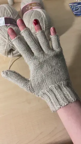 11 Hours of Knitting this one glove all in a One Minute video  🧶 Two of my family members loved how my pair of fingerless gloves turned out so much that they wanted me to make them a pair! So far I have about 1 1/2 Gloves done out of 4, and I haven’t even started on adding the caps yet, it just goes to show how much of a slow craft Fibre arts is !  Pattern: Athena Convertible Gloves by @_theblueelephants  on Etsy Needles: Aeelike 2.25mm circular needles (40cm) Yarn: Stylecraft Special DK Shade: Parchment  *Side Note, in the pattern the ribbing is worked in the round, I just find it so much quicker and easier (because this is the first pattern I’ve followed that uses circular needles) to work the ribbing rows straight and then seam them at the end  #knitting #knitgloves #fingerlessgloves #fingerlessglovesknitting #circularknitting #fibrearts #knittersofinstagram #stylecraftyarn #stylecraftspecialdk #knitwithme  