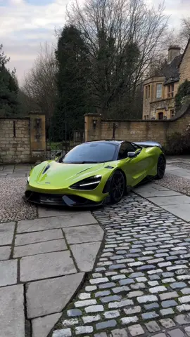 The British 🇬🇧 are coming. ➖ Our latest arrival is this stunning 765LT Spider finished in Exterior Elite Paint - Flux Green. This McLaren has a jaw dropping specification including Carbon Fibre Exterior Upgrade Packs 1,2 and 3, a titanium exhaust and Super Lightweight Racing Seats. Register your interest early.  ➖ #philipireland #mclaren #765 #765lt #765ltspider #mso #fluxgreen 