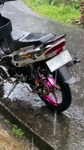 Lagune jan syahdu tenan#yamahafizr #yamahafizrindonesia #fizr #fizrmodifikasi #2taklovers #soundvirallfyp🙏 #hujan🌧️ #fizr_2stroke #fypシ゚viral 