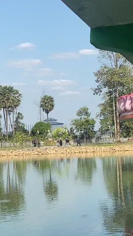 មេីលពួកបងៗវៃគ្នា​ក្មេងៗអត់គិតចូររៀនតេគិតតាវៃគ្នា