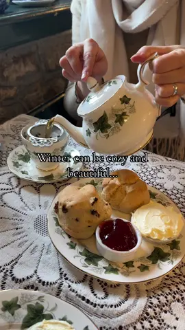 Cozy vibes in England  #visitbritain #tearoom #cotswolds 