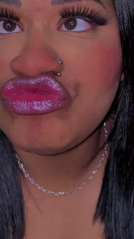 I love my lips and tongue #tongue #bigtongue #longtongue #lip #lips #smellinglipglossgirl #gloss #lipgloss 