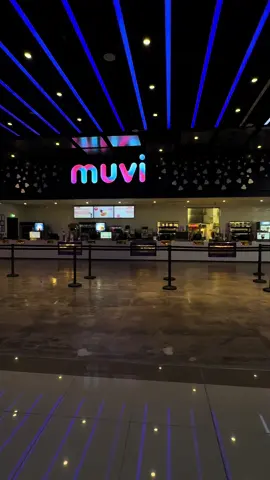 شفنا فلم السباحة ليلاً .. تصنيفه : رعب .. بس مافيه هدف ولا قصة والترابط بين الاحداث ماش بس حاولنا نستمتع لانه دافعين عليه 🤪🤣🤣💔 #كافيهات #سينما #موفي_سينما #سينما_جدة #اكسبلورexplore #٢٠٢٤❤🙏 #fypシ゚viral #fypシ゚viral #fypシ #اكسبلوررررر #حب #ترند #جدة #الياسمين_مول 