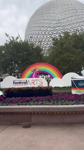 remy would love nicki minaj 😝 epcot is for hot girls #epcot #disneyworld #disney #disneyadult #waltdisneyworld #dcp #disneycollegeprogram #viral #fyp #foryou #foryoupage 