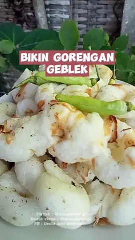 kalian sudah ada yg pernah makan geblek belum ?? kira kira ini tuh makanan khas Daerah mana ya ,coba komen😍🤗#dailyvlog #gorengangeblek #olahansingkong #cemilansimple #suasanapedesaan🌾🌿🌴🌲💞📷 
