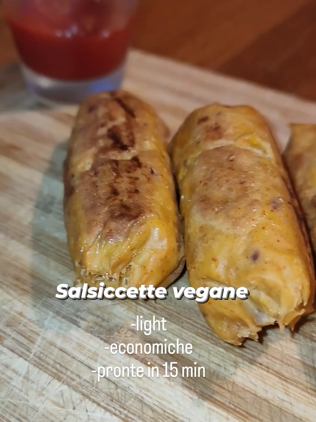 Che ne dici di queste salsiccette vegane preparate da @feli_light? A base di tofu e farina di ceci, si cucinano alla perfezione con il fornetto della linea Sphera! Quali ricette vegan prepari con il tuo fornetto? #cucinavegana #cucinavegetariana