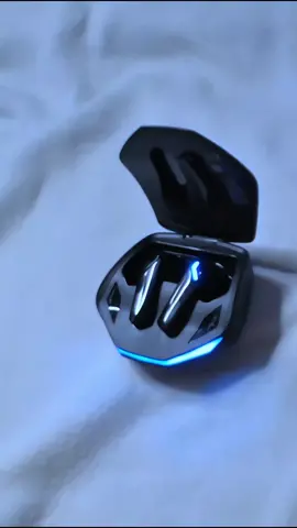 These earbuds are a STEAL! #earbuds #earphone #bluetoothheadset #tech #tiktokshop 