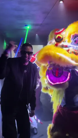 Enjoyed a wild dance with this amazing dragon @SpaceplusBangkok 💥💥💥💥 Bangkok this show was one for the books. 🎉🎉🎉 #mokaby #asiatour #touring #edm #housemusic #onstage #live #top66 