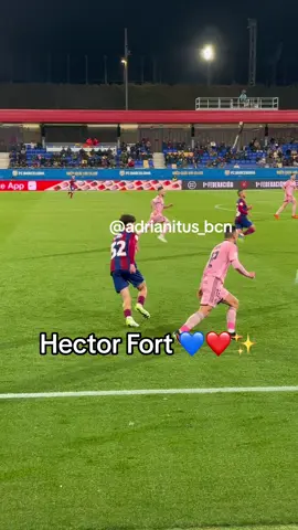 Vaya pedazo jugador es Hector Fort 💙❤️✨ #hectorfort #fcbarcelona #masia #talento #futbol #partido #defensa 