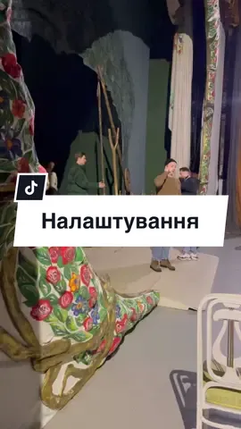 Чи задумувались ви як актори налаштувуються на виставу? Особисто мені допомагає горнятко смачної кави від @25 Coffee Roasters ☕️ Вказуй мій промокод «oksana20” та отримай знижку 20% на всю зернову каву (окрім дріпів, наборів, комбо) та насолоджуйста легкою та справді смачною кавою! Чи цікаво як інші актори налаштовуються на вистави?🎭✨#25coffeeroasters #кававзернах #акториукраїни #театрфранка🌹 #наталкаполтавка 