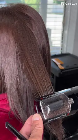 #CapCut                                                            What does the fork remover machine do? Eliminates split, dry, damaged, burned and brittle ends of hair without affecting the length. Helps reduce frizz. Oxygenates your hair so it grows healthy. To book appointments 📞 +1 (649) 247-1309