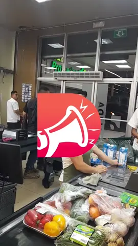 🚨DENUNCIA CIUDADANA🚨 Vigilante de Super Selectos arrebata celular de comprador #denunciassv #viral #denunciaciudadana #parati #captura #ultimahora🚨 #elsalvador #503 