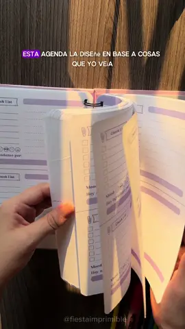 Es una agenda📒 muy completa, llena de mucho amor💜😍. Tiene todo lo que necesitas para organizar tu año y tener paz mental🧘‍♀️🗓️. Esta agenda es un producto DIGITAL en formato PDF el cual podrás imprimir 🖨️desde cualquier lugar del mundo🌎. También se puede utilizar en digital a través de la app de Goodnotes.✍🏻🗒️ Adquiere la tuya en el link del perfil 💜#agenda #agenda2024 #agendaimprimible 