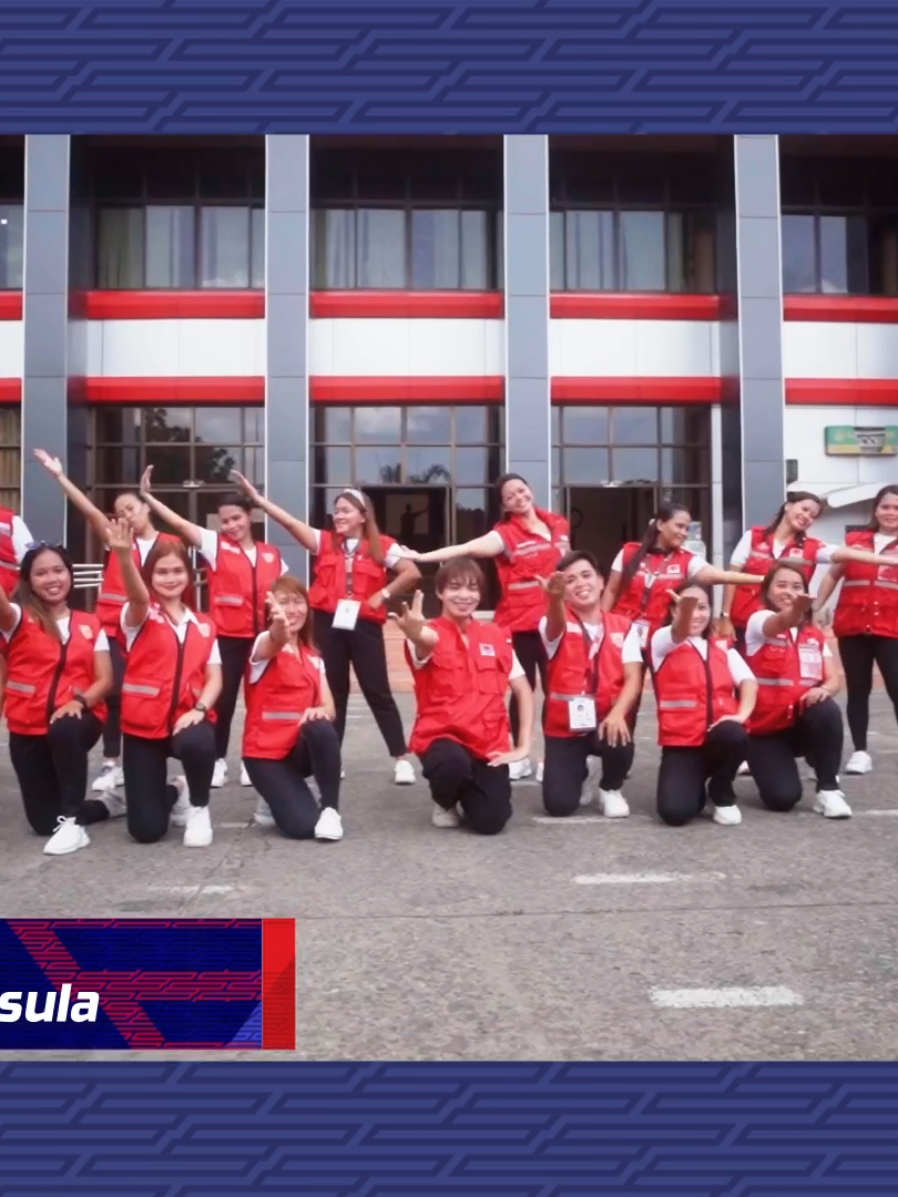 𝗙𝗿𝗼𝗺 𝘁𝗮𝗹𝗲𝗻𝘁𝘀 𝘁𝗼 𝗽𝘂𝗯𝗹𝗶𝗰 𝘀𝗲𝗿𝘃𝗶𝗰𝗲, 𝘀𝗶𝗴𝘂𝗿𝗮𝗱𝗼𝗻𝗴 𝗵𝗶𝗻𝗱𝗶 𝗸𝗮 𝗯𝗶𝗯𝗶𝗴𝘂𝗶𝗻 𝗻𝗴 𝗮𝘁𝗶𝗻𝗴 𝗺𝗴𝗮 𝗔𝗻𝗴𝗲𝗹𝘀 𝗶𝗻 𝗥𝗲𝗱 𝗩𝗲𝘀𝘁𝘀! Sabay-sabay na umindak sa himig ng Angels in Red Vests theme song ang mga kawani ng Department of Social Welfare and Development (DSWD) central at field offices noong Monday (January 22) bilang bahagi ng grand launching ng Angels in Red Vests campaign.  Halina't balikan ang ginanap na DSWD simultaneous flash mob sa video na ito. Maging updated sa latest happenings at huwag kalimutan i-like at i-follow ang official Facebook at TikTok accounts ng Angels in Red Vests: 𝗙𝗮𝗰𝗲𝗯𝗼𝗼𝗸: @angelsinredvestsph (https://www.facebook.com/angelsinredvestsph/) 𝗧𝗶𝗸𝗧𝗼𝗸: @angelsinredvestsph (https://www.tiktok.com/@angelsinredvestsph) #AngelsInRedVests ❤ #BawatBuhayMahalagaSaDSWD
