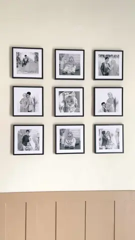 Menurut aku penting banget untuk kita mengabadikan setiap moment berharga. Karna kenangan itu bakal bisa kita nikmati walau hanya dari foto nantinya. Udah tau kan kalo sekarang cetak foto bisa lho dari rumah aja. Tinggal kirim foto lewat hape aja. Praktis banget kan 🥰 Yang mau samaan cek  @makenliving  #walldecor #walldecoration #walldecorideas #photo #wallphoto #walldecorcustom #ruangtamu #ruangtamuminimalis #livingroom #livingroomdecor