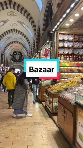 One of the things that fascinates me most about bazaars is thinking about how many people have passed here over the centuries. There would be an infinite number of stories to tell. #istanbul #türkiye #bazaar #spicebazaar #grandbazaar #visitistanbul #istanbullovers #türkiye🇹🇷 #turquia🇹🇷 #turkey🇹🇷 #walking #eminönü 