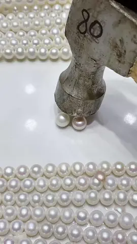 Do you know how to spot a fake pearl ?!