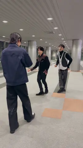 「We'll go together」のバラエティ動画を公開🥳 今回は、岩本くん、目黒くん、舘様❤️‍🔥 途中で組手が始まっている…？👊 目黒カメラマンの腕前にご注目👀✨ 皆さんの感想をコメントでお待ちしてます🌟 #SnowMan #wellgotogether #バレンタインに二つめの恋 #LOVEをtogether #岩本照 #深澤辰哉 #ラウール #渡辺翔太 #向井康二 #阿部亮平 #目黒蓮 #宮舘涼太 #佐久間大介 