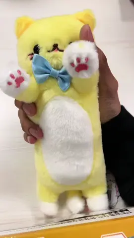meowwww 😽Get this Grabbing Cat Plushie that can squeak at selected crane machines across Molly Fantasy, PALO and FANTAZIA today! 😻😻😻 