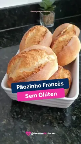 Pãozinho Frances sem Glúten e Vegano Preste bem atenção as dicas da legenda, tá?! Ah, é preciso que os ingredientes sejam pesados na balança. Ingredientes 250g de água 5g de fermento biológico seco 15g de açúcar demerara 12g de azeite ou óleo 250g de mix de farinhas #semgluten 5g de sal 5g de fermento em pó (o de bolo) 1 col de café de vinagre de maçã Preparo - Comece fazendo a esponja. Misture a água (não pode estar quente), o açúcar e o fermento biológico seco e deixe descansar até espumar. Aqui demorou 15 minutos, mas varia com o clima da sua cidade. - Depois junte a farinha e bata só para misturar. - Agora coloque o restante dos ingredientes e bata na batedeira planetária por 3 minutos. - Deixe crescer em um ambiente fechado (pode ser microondas), até dobrar de tamanho. Aqui levou 1 hora. - Retire as bolhas de ar com uma colher. Unte a sua mão com óleo. - Pegue um pouco da massa, abra na mão até ficar fininha e vá enrolando. Enrola uma vez e aperta até o final. - Você deve achatar um pouco o pão, como se tivesse apertando ele pra que fique menor e mais gordinho, igual no vídeo. - Deixe crescer por mais 30 minutos ou até ficar um pouco maior. - Preaqueça o seu forno a 230°C por 10 minutos com uma forma sem nada dentro embaixo. - Após esse tempo, passe uma faca afiada rapidamente por cima dos pães, não afunda a faca, tá?! Molhe sua mão com água e passe por cima de cada pão para umedecer. - Coloque a forma com os pães em cima e na forma debaixo (a vazia) coloque água fervente para formar vapor. Leve para assar a 230°C por cerca de 10 minutos ou até começar a dourar. - Abaixe o fogo para 200°C, retire a forma com a água e se o seu forno for elétrico como o meu, desligue o acendedor superior. Deixe assar até o palito sair limpo. Aqui demorou mais 10 minutos. - Espere esfriar para cortar. #semgluten #semlactose #saudavel #tiktok #amei #comidasaudavel