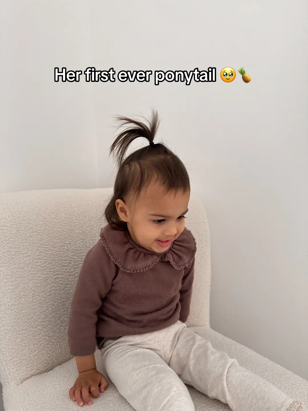 Sorry but this is a milestone moment for me, I’ve dreamed of the day she would sit and let me do her hair. This is the best we can get at the moment but I can’t wait until we can do proper cute hairstyles 💕 #girlmum #firstponytail #cutetoddlergirl #mummybloggeruk #mummyblogger #toddlersoftiktok #pineapplehair #fyp #toddlersandtiaras #mumsoftiktok #girlmumma #girlmumlife 