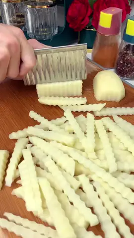 Descubre la versatilidad en la cocina con nuestro Cuchillo Ondulado para Papas Fritas y Vegetales de Acero Inoxidable. Este utensilio te ayudara a preparar papas fritas onduladas para cualquier ocasión o cortar verduras para decorar tus platillos. 🥔🥕🍟🔪 Visita www.elmejorprecio.pe y descubre este innovador cuchillo ondulado hoy ! 🚀🛒 #cocina #papasfritas #deliciasdecomida #cuchillo #gadget #utensilios #decoracion #elmejorprecio #delivery #limaperu🇵🇪 #envios #enviosatodoelperu #florestejidas #loveoyloquiero #coquette #ValentinesDay #mifotofavorita #14defebrero #baño #minimalist 