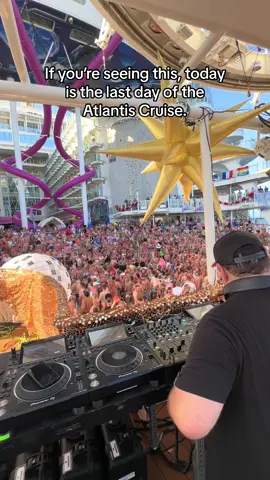 Today is the last day of the Atlantis cruise and they are dancing right now at the Disco T dance!  #gay #lgbt #cruise #atlantiscruise 