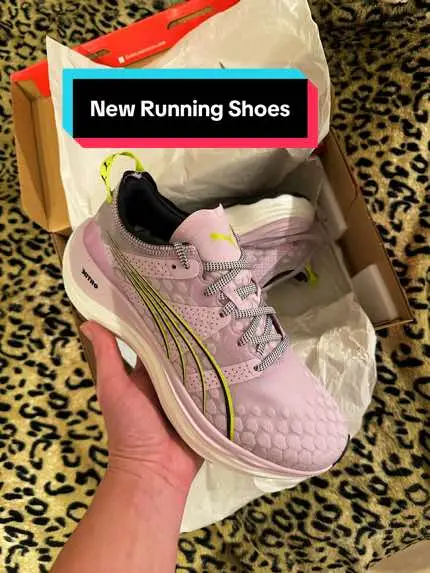 Little preview of the new runners before tomorrows 5k 😘🫶🏼 #runtok #running #newshoes #runningshoes #run #runtokcommunity #trending #foryoupage #foryou #gymtok #runningbeginner #runninggirl #runninggear 