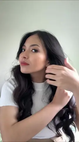 Hair oil yang bisa ngelembapin rambut tapi bisa bantu cegah ketombe juga? Dengan 99% coconut oil organik alami, Love Nature Hair Oil Coconut ini bisa jadi 