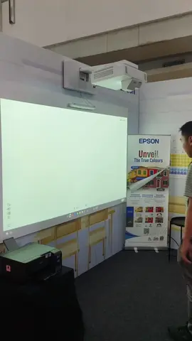 #epson #projector #interactive #touchscreen #future #meetingroom 