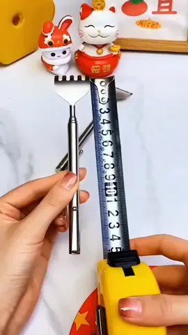 #Stainless steel telescopic tickling tool You will no longer need help to scratch your itch, it is compact and portable!#tickle The hand-shaped shape makes scratching more comfortable#Retractable tickling pole#Recommend good things