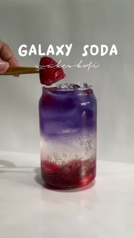 Another pretty drink for y’all to end the weekend! Look how pretty the color is 😍 Galaxy Soda  - 1-2 tbsp. strawberry jam  - some strawberries (optional)  - any lemon and lime soda  - butterfly pea tea  #noncoffee #soda #butterflypea #butterflypeatea #galaxysoda #strawberry #color #colorful #trending #homecafe #homecafeph #fyp #foryou #foryoupage #drinktok 