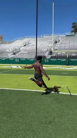 Everyone thinks kicking FGs is easy 