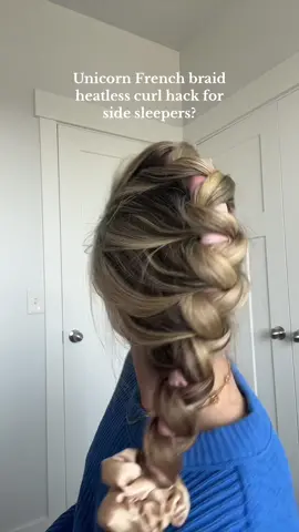 I had to try this out!! I wanted to see if it made the back look better than usual! What do we think?👀👀 vertical instead of horizontal I guess👀 #heatlesscurls #heatlessblowout #curlyhair @sarasaadia 
