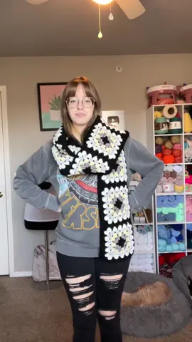 Scarf ☑️ • • #crochet #crochetlove #crochetfashion #crochetaddict #crochettop #crocheter #yarn #yarnlove #crocheter #crochet #crochetersofinstagram #crochetpattern #crochetinspiration #crochetlover #crochetdesign #passioknit #handmade #fiberartist #417artist #springfieldmo #passioknitkelsie #passioknitgoods 