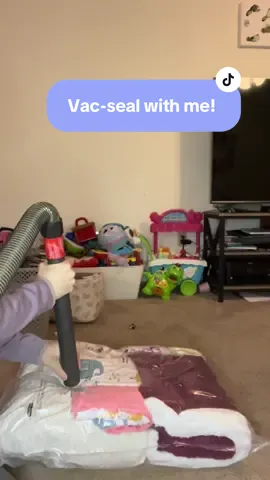I think im addicted to vac- sealing! 🤣😅#foryou #fyp #vaccum #organize 