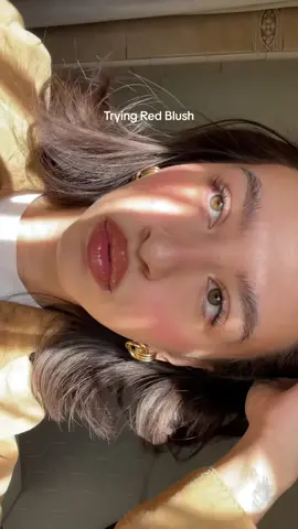Realizing red blush gives a natural sunkissed look I’m using the @meritbeauty mini rouge flush balm that came in the holiday trio #meritbeauty #redblush #meritrouge #meritflushbalm 