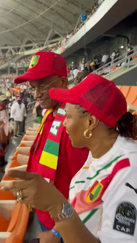Le président Cellou Dalein Diallo et la maman #kadiatou Dalein Bah été aussi au stade pour apporter leurs soutiens au l'équipe nationale Syli National . Merci beaucoup nene⚽❤️ #celloudaleindiallo #ufdg #actualitéguinée #infoguineé #nimbanationale #silynational #GbinGbinSo #can2023 #coupdafrique #afcon2023 