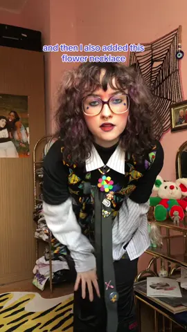 not my best look but at least I tried #maximalism #maximalist #personalstyle #grunge #newwave #OOTD #getreadywithme 