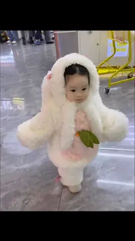 OMG so cute!#cutebabygirl #chinesebaby #childrenwear 
