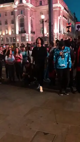 Laurent in street  . . . . . . . . . . #hiphopdance #freestyledance #lestwins #freestyle #hiphop #musically #CapCut 