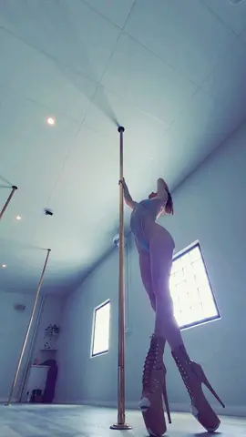 Spin Flow 🦋 #poledance #poleflow #spinpole #dance #movement 