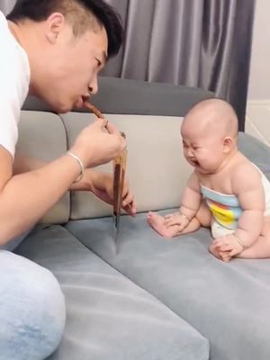 Give the baby some! Right now!🤣🤣🤣#baby #cute #cutebaby #babyeating #babyfunny #funny #เด็กทารก #เด็กน่ารัก #เด็กตลก #ตลก 